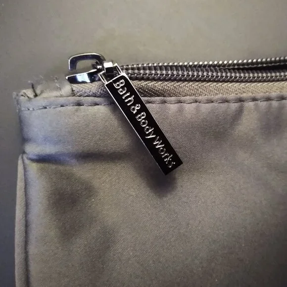 Bath & Body Works Cosmetics Bag with Cleansing Soap Bar - Picture 7 of 16